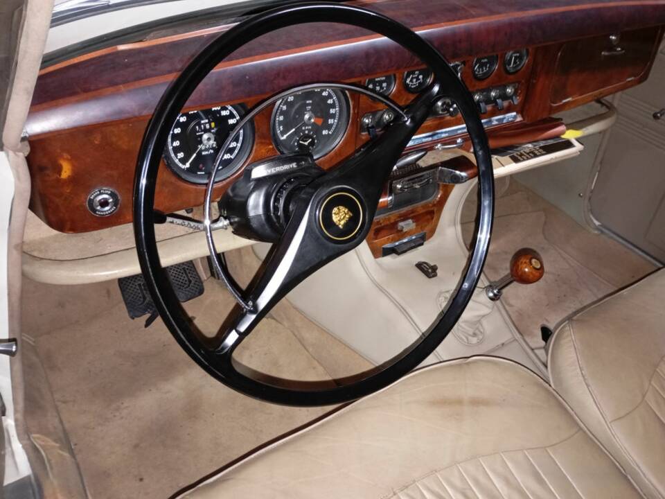 Imagen 2/8 de Jaguar S-Type 3.8 (1966)