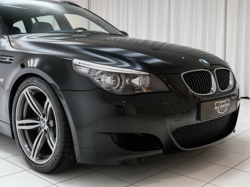 Bild 13/21 von BMW M5 Touring (2009)
