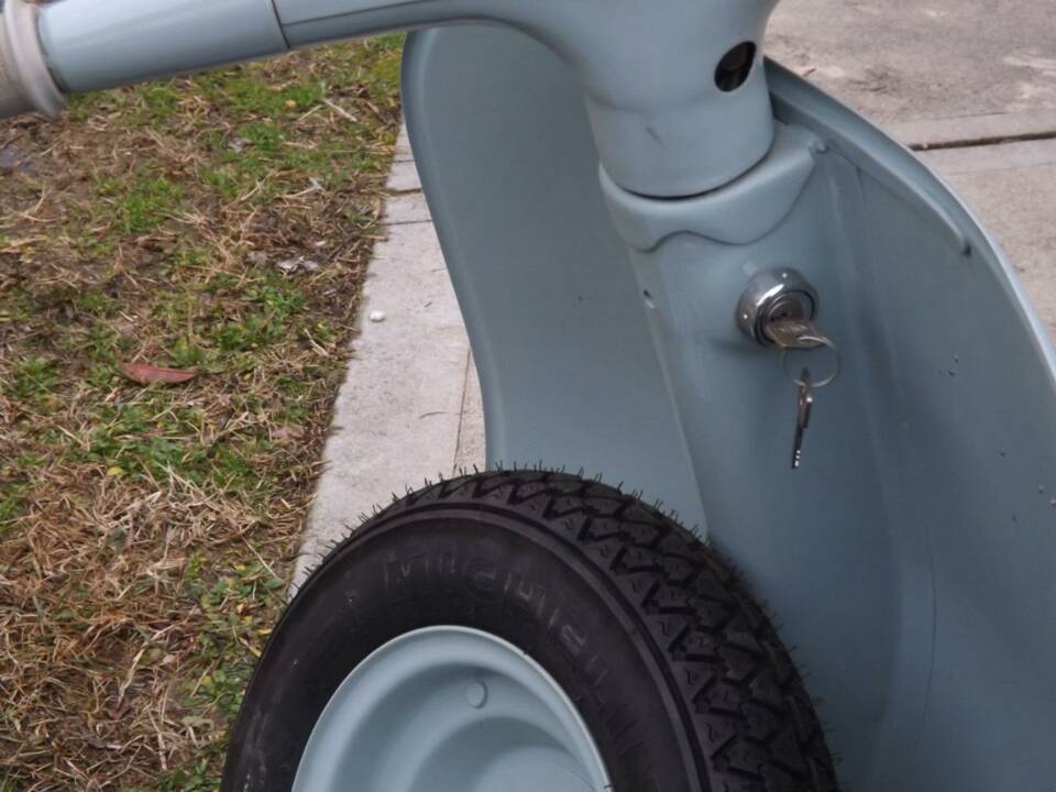 Image 38/50 de Piaggio Vespa 125 (1961)