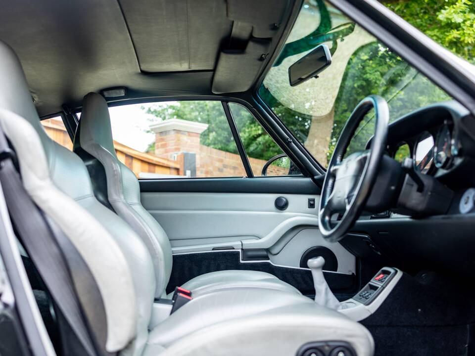Bild 10/18 von Porsche 911 Carrera (1995)