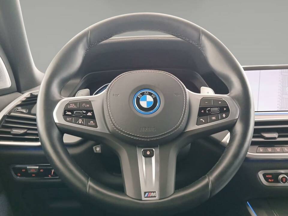 Image 3/9 of BMW X5 xDrive45e (2022)