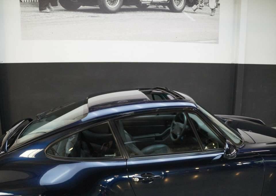 Image 38/50 of Porsche 911 Carrera (1995)