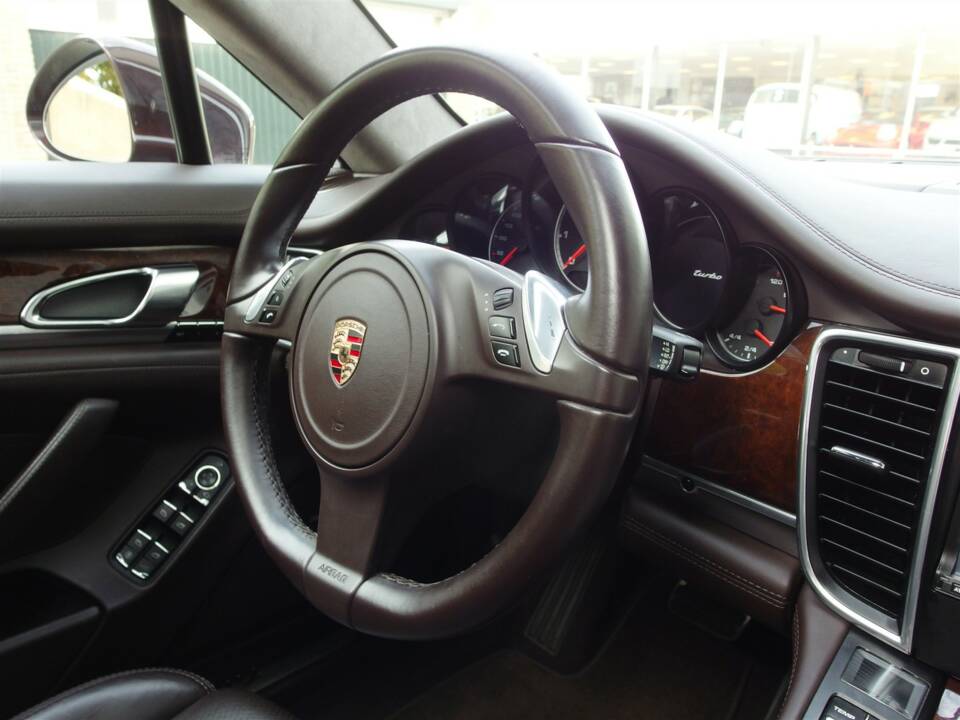 Bild 44/98 von Porsche Panamera Turbo (2009)