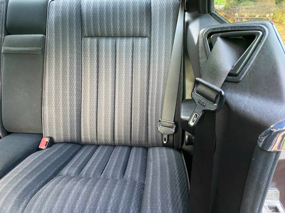 Bild 16/35 von Mercedes-Benz 230 CE (1992)