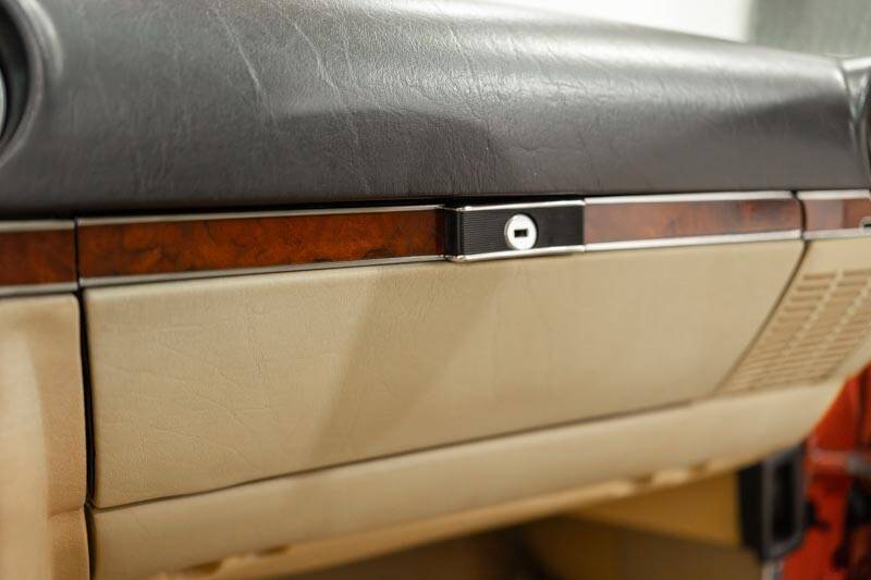 Image 60/89 of Mercedes-Benz 500 SLC (1980)