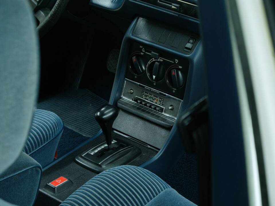 Bild 36/50 von Mercedes-Benz 230 (1977)