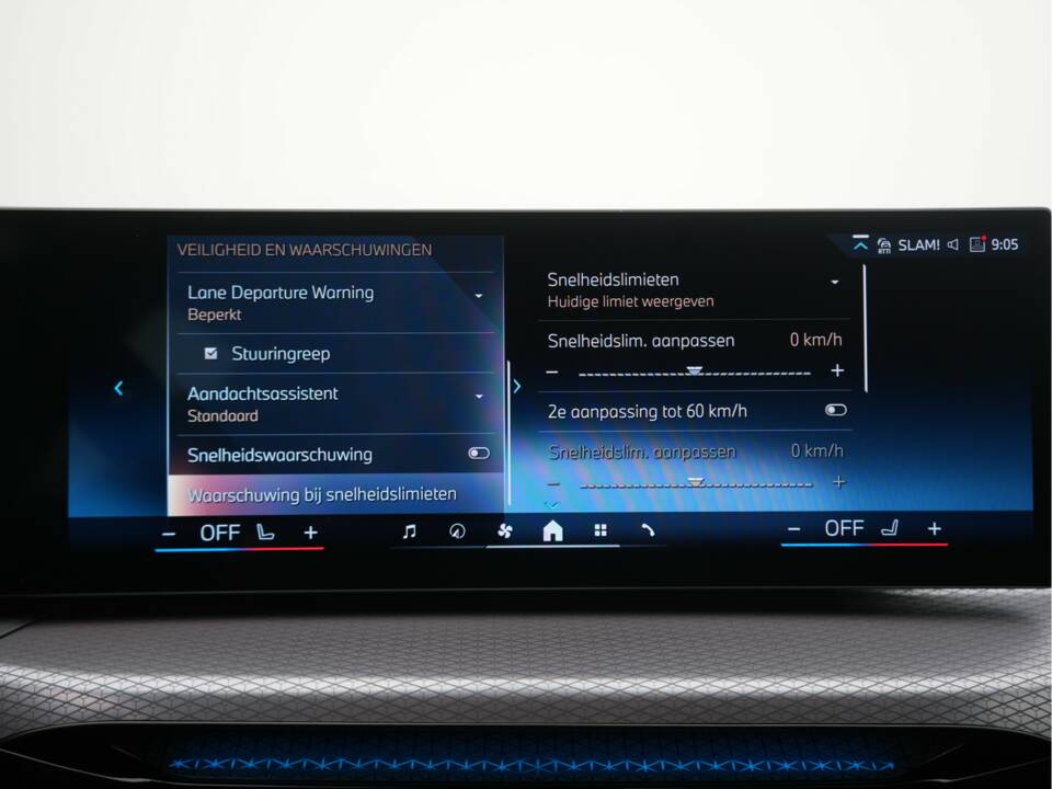 Image 24/50 of BMW 330i xDrive Touring (2025)