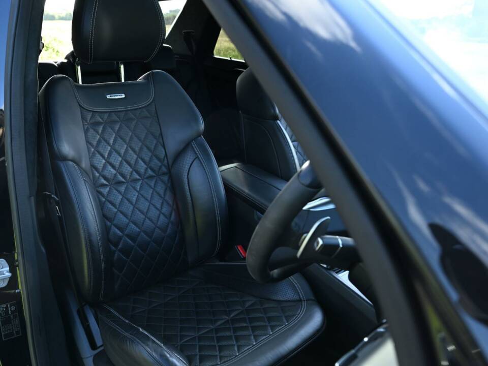 Image 26/49 of Mercedes-Benz ML 63 AMG (2013)