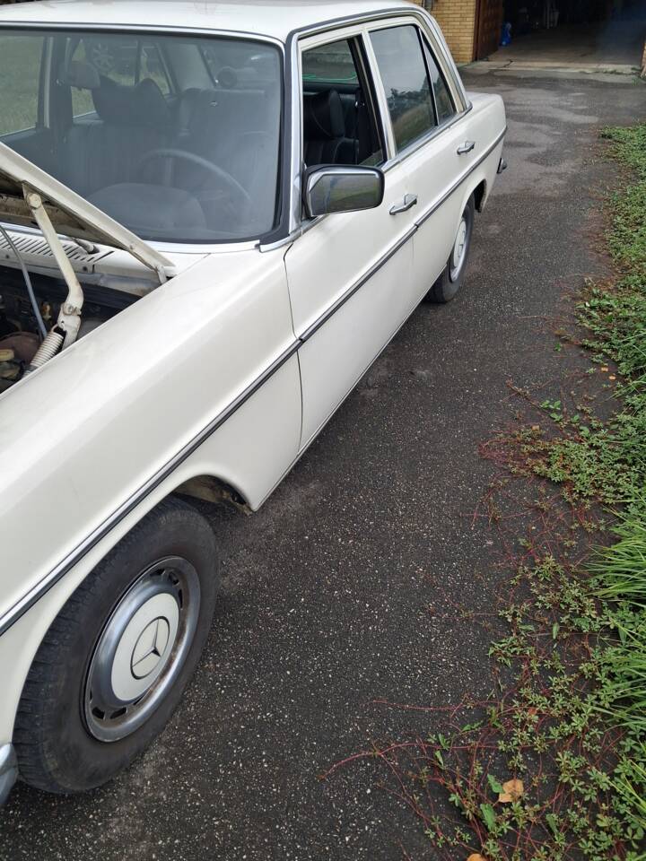 Image 4/11 of Mercedes-Benz 240 D 3,0 (1977)