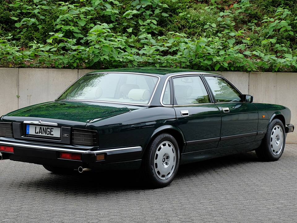 Image 8/77 de Jaguar XJ 40 (XJ-R) (1993)