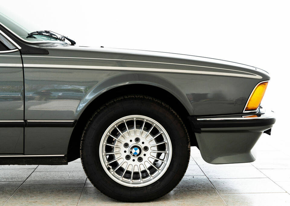 Image 5/7 of BMW 635 CSi (1984)