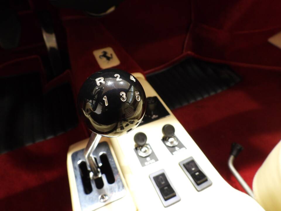 Imagen 7/15 de Ferrari 512 BBi (1984)