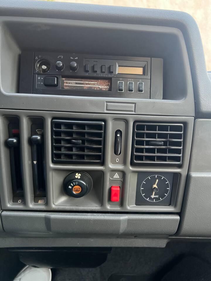 Bild 10/11 von Opel Corsa 1.2 (1988)