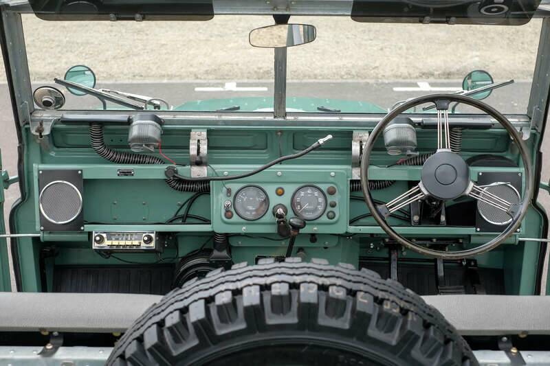 Image 2/50 of Land Rover 88 (1962)