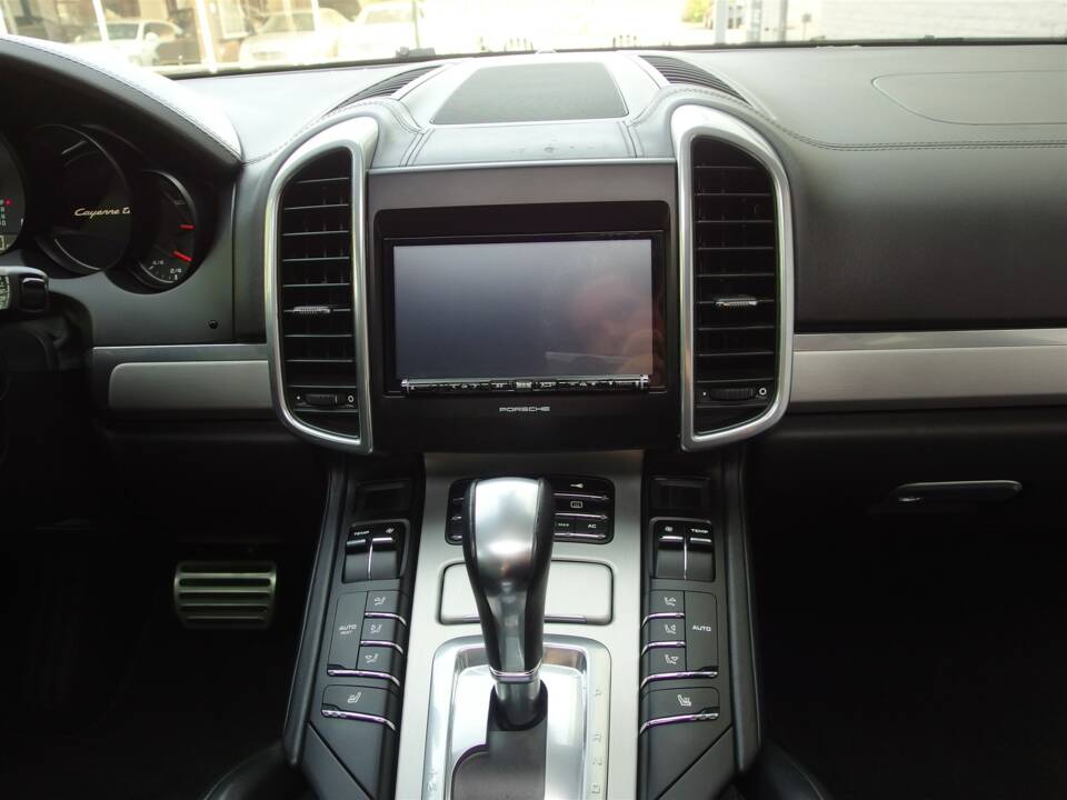 Bild 57/98 von Porsche Cayenne Turbo (2010)