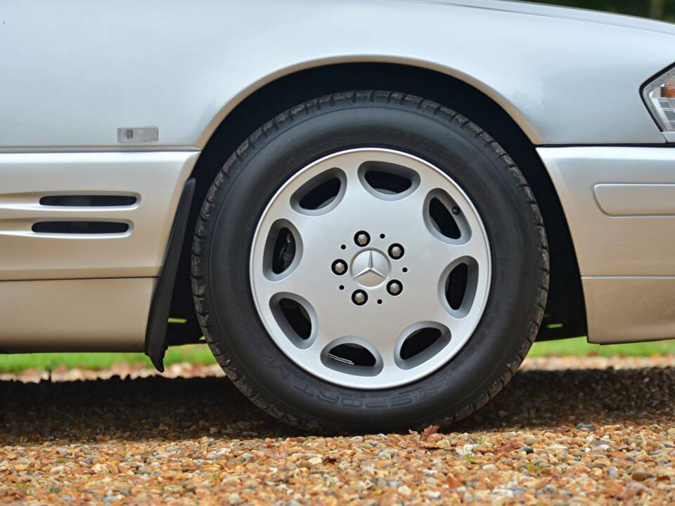 Image 12/12 of Mercedes-Benz SL 320 (1997)