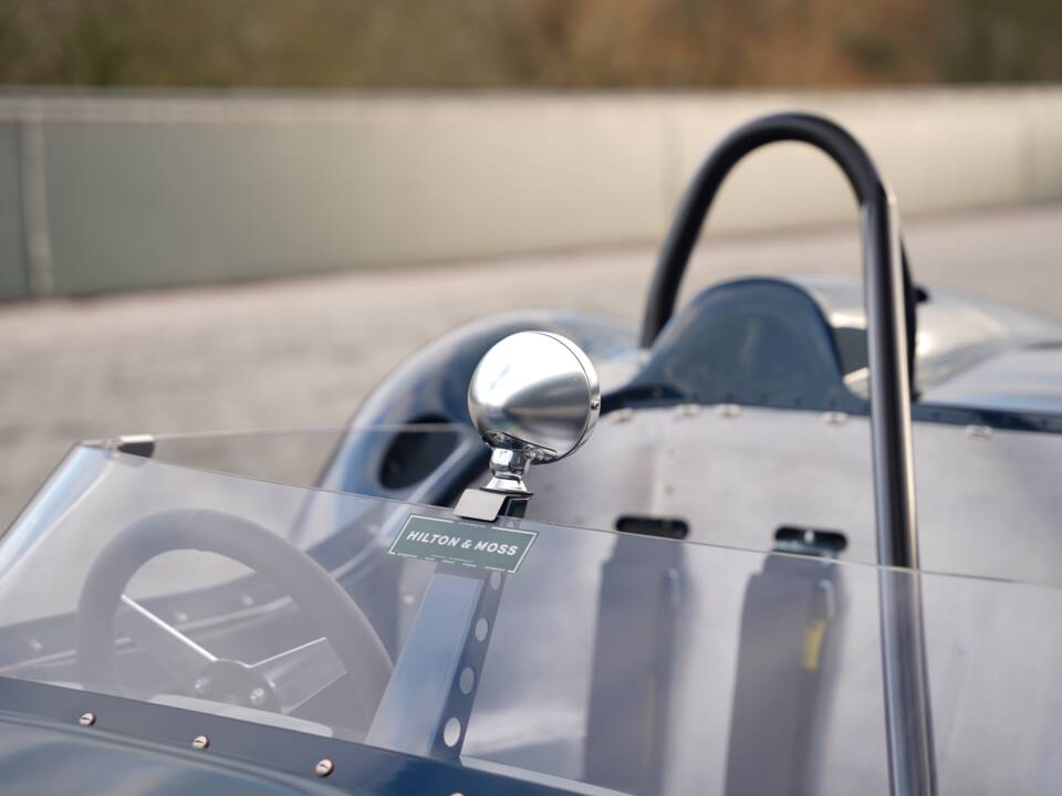 Image 44/50 of Lister Knobbly (1958)