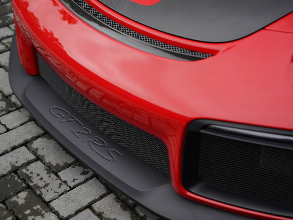 Immagine 26/50 di Porsche 911 GT2 RS Weissach (2018)