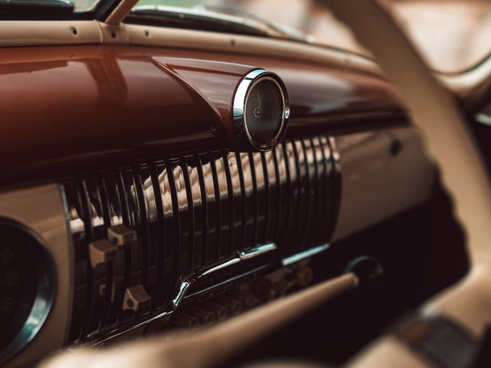 Image 18/28 of Chevrolet Deluxe Styleline (1952)