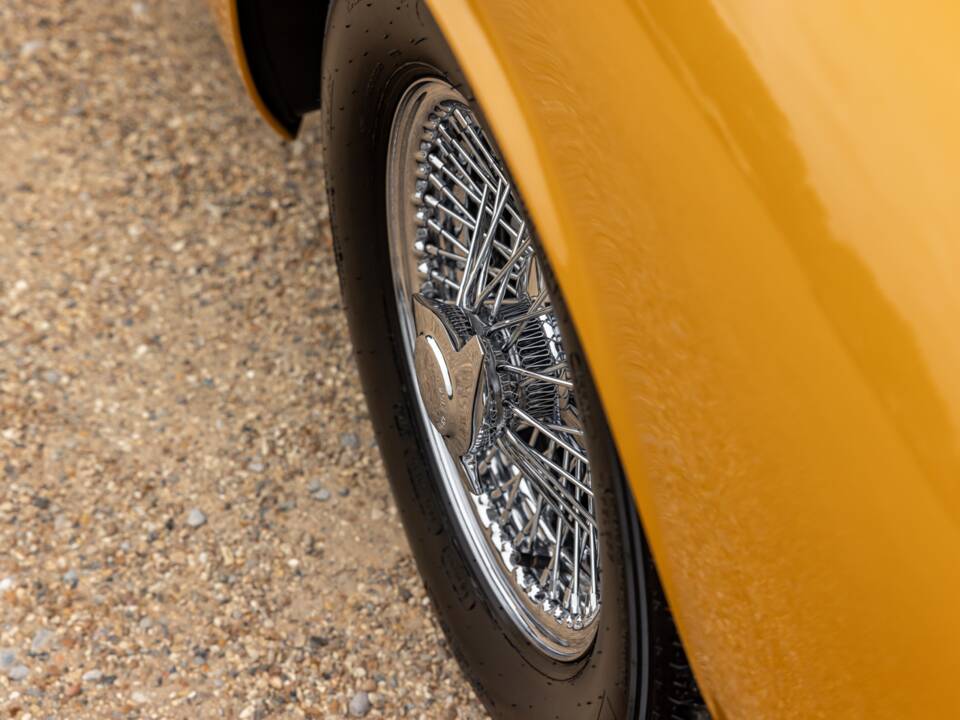 Bild 29/62 von Aston Martin DB 6 Mk II (1970)