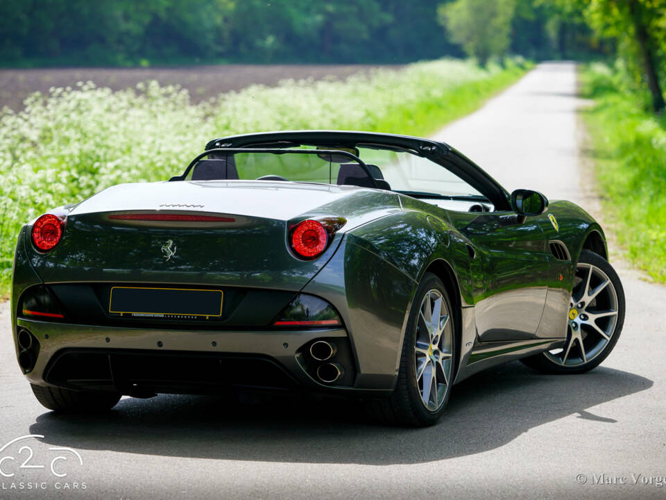Image 69/85 de Ferrari California (2010)