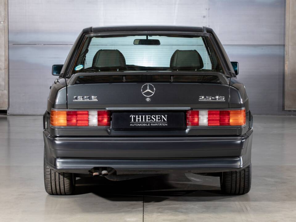 Image 6/23 de Mercedes-Benz 190 E 2.5-16 (1989)