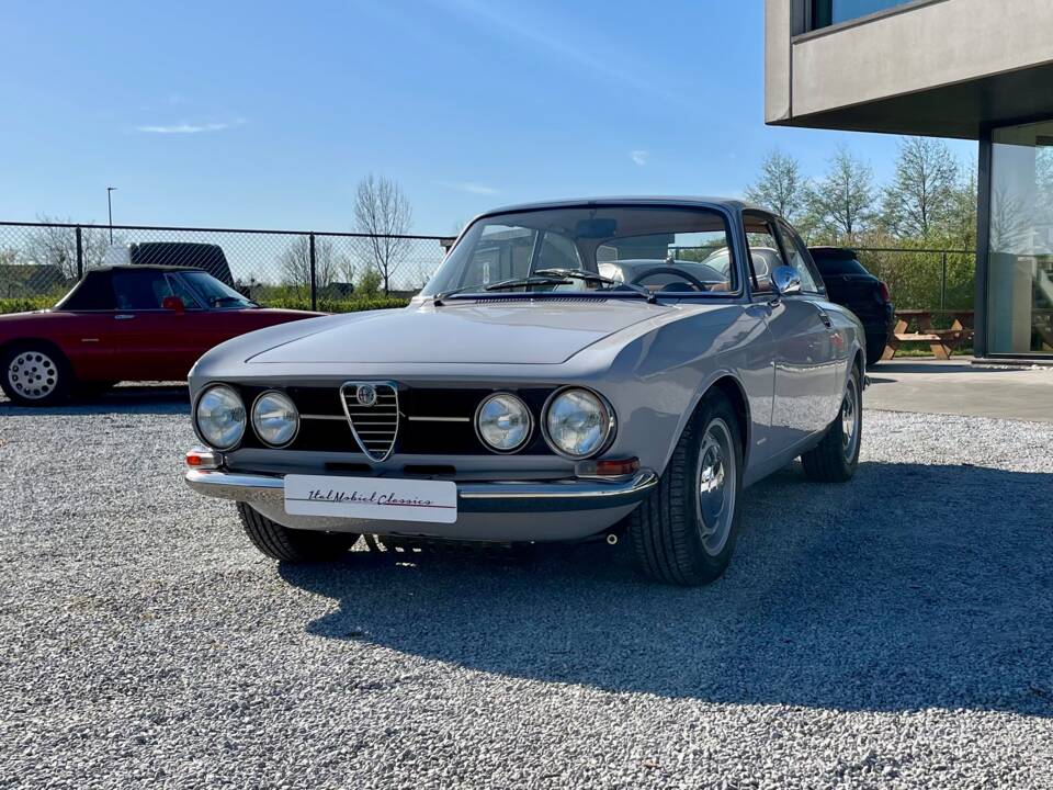 Image 40/47 de Alfa Romeo 1750 GT Veloce (1968)