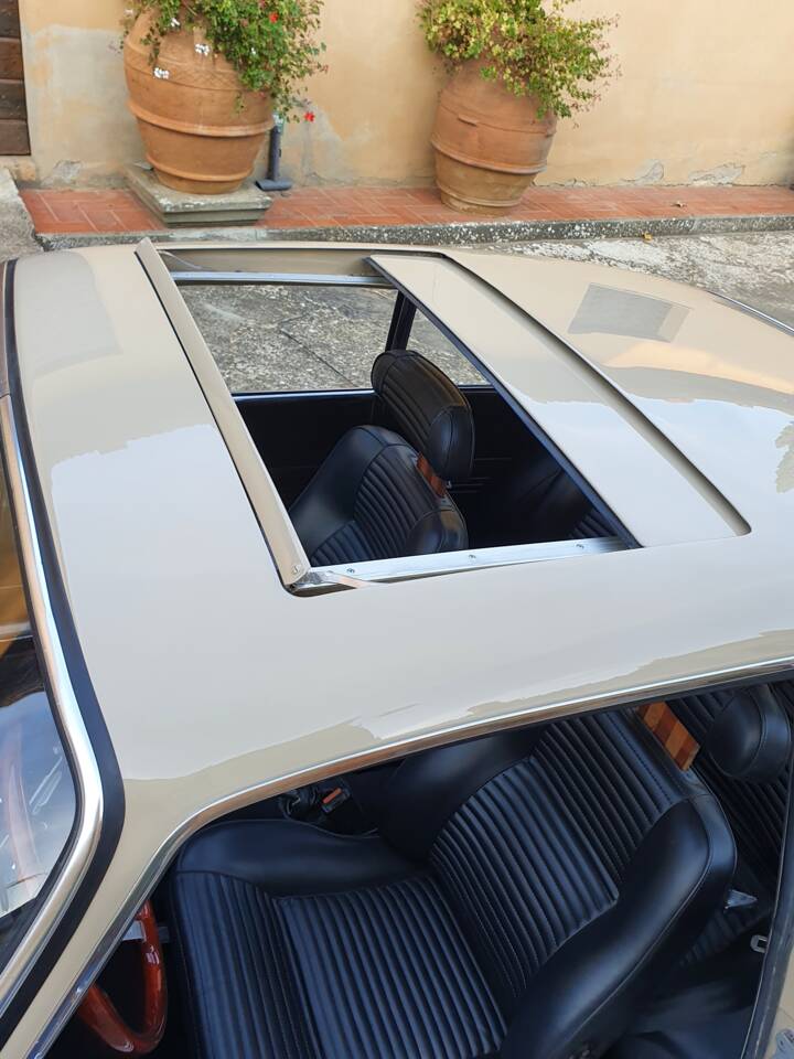 Image 7/15 of Alfa Romeo 2000 GT Veloce (1972)