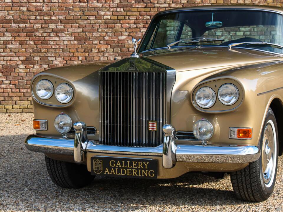 Image 29/50 of Rolls-Royce Silver Cloud III "Chinese Eyes" (1965)