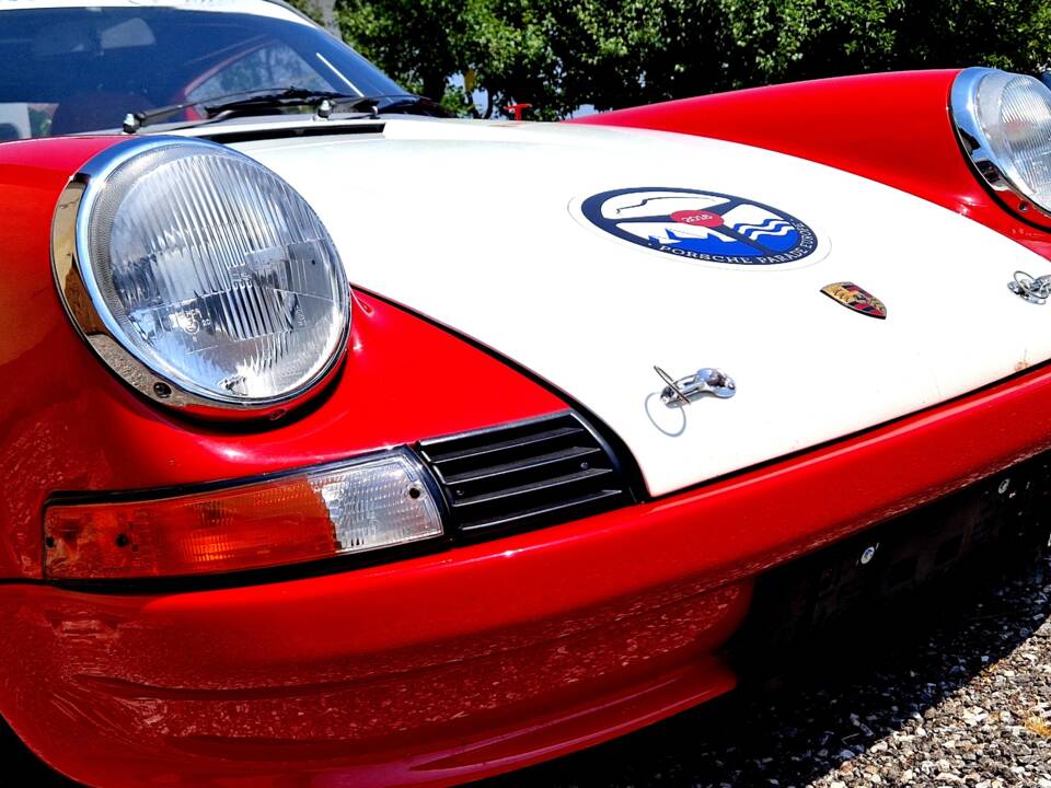 Image 3/31 of Porsche 911 ST 2.2 (1969)
