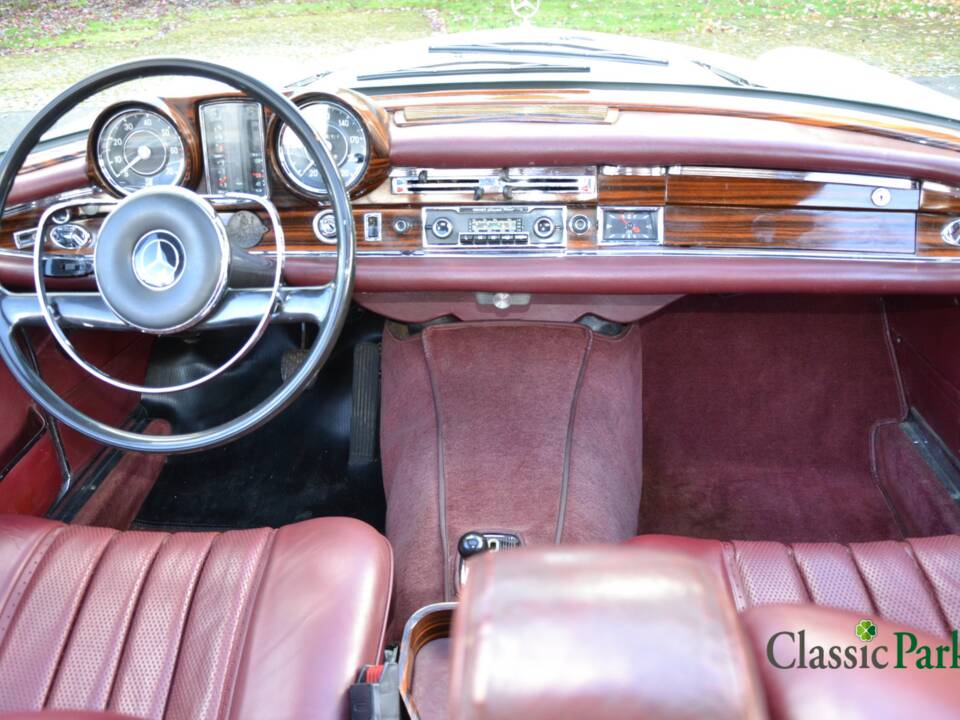 Image 12/50 of Mercedes-Benz 250 SE (1966)