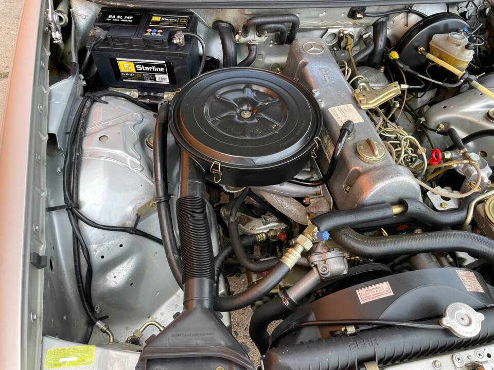 Bild 18/32 von Mercedes-Benz 300 D (1983)