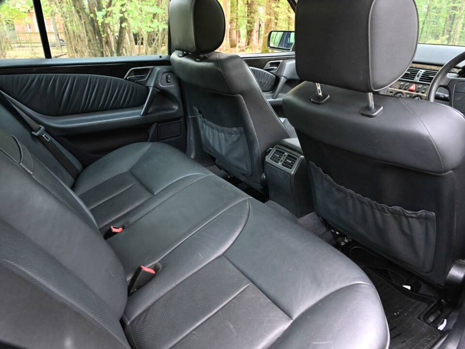 Image 44/50 of Mercedes-Benz E 320 (1998)