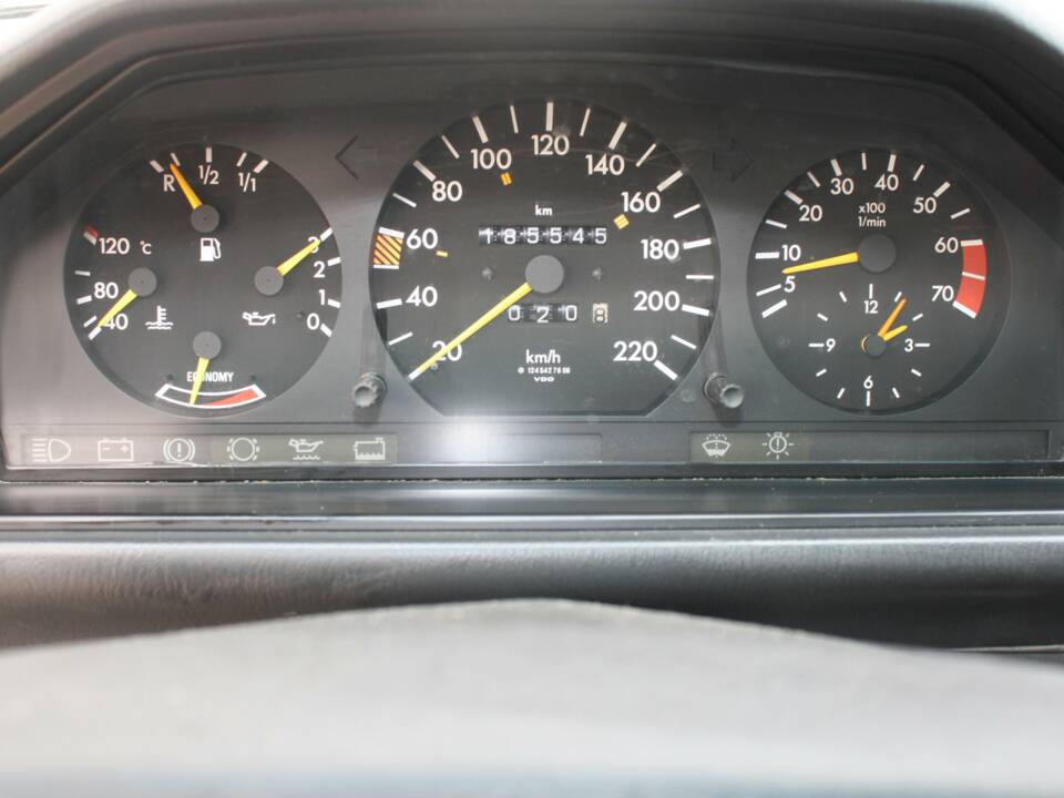 Immagine 9/13 di Mercedes-Benz 230 E (1986)