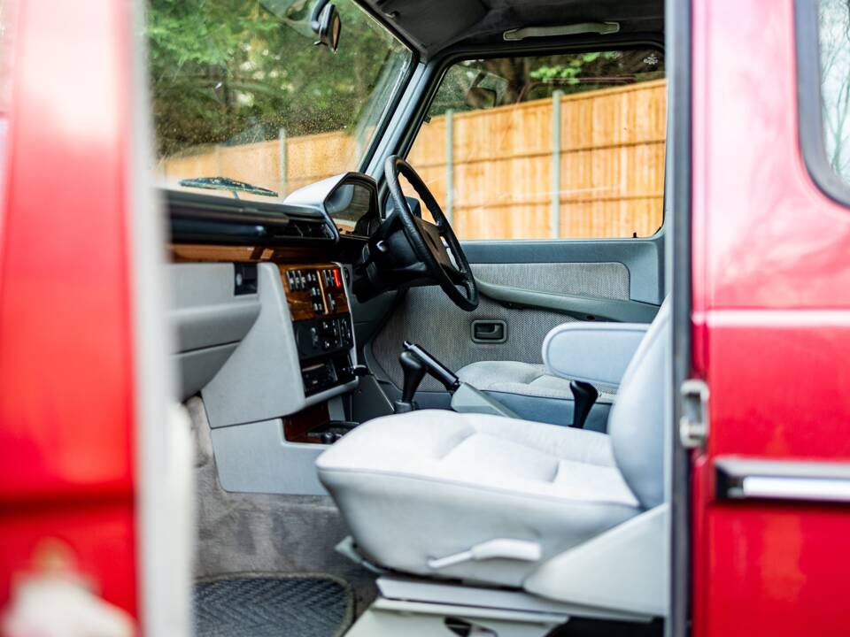 Image 18/32 of Mercedes-Benz 300 GD (kurz) (1992)