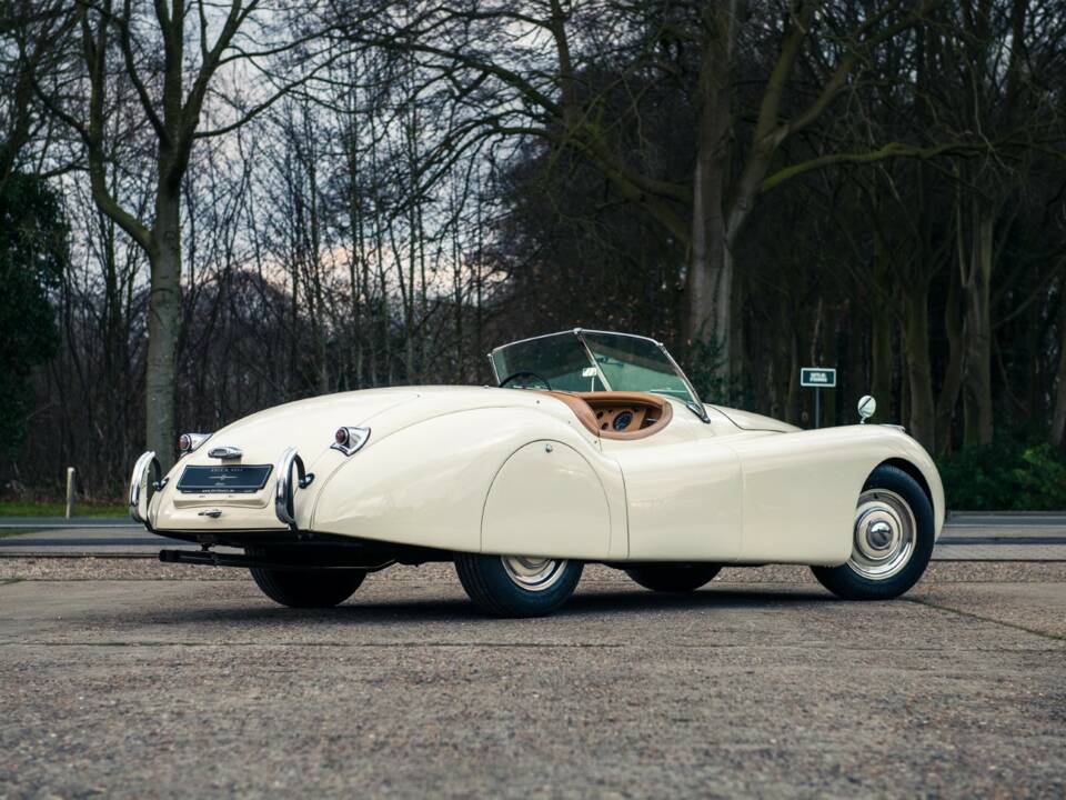 Image 17/45 of Jaguar XK 120 OTS (1950)