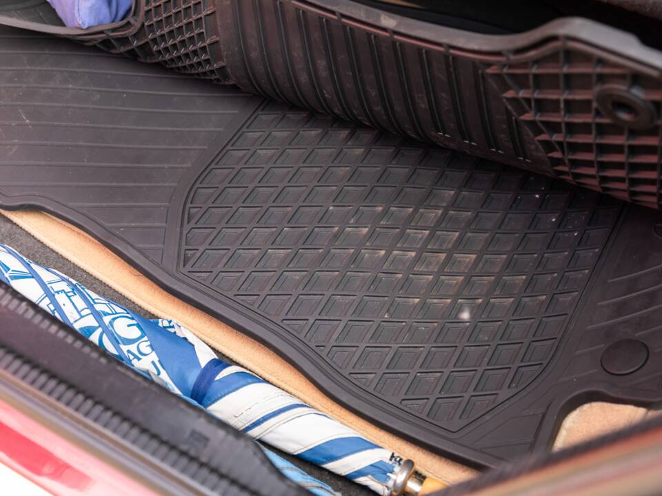 Bild 13/33 von Mercedes-Benz E 220 (1994)