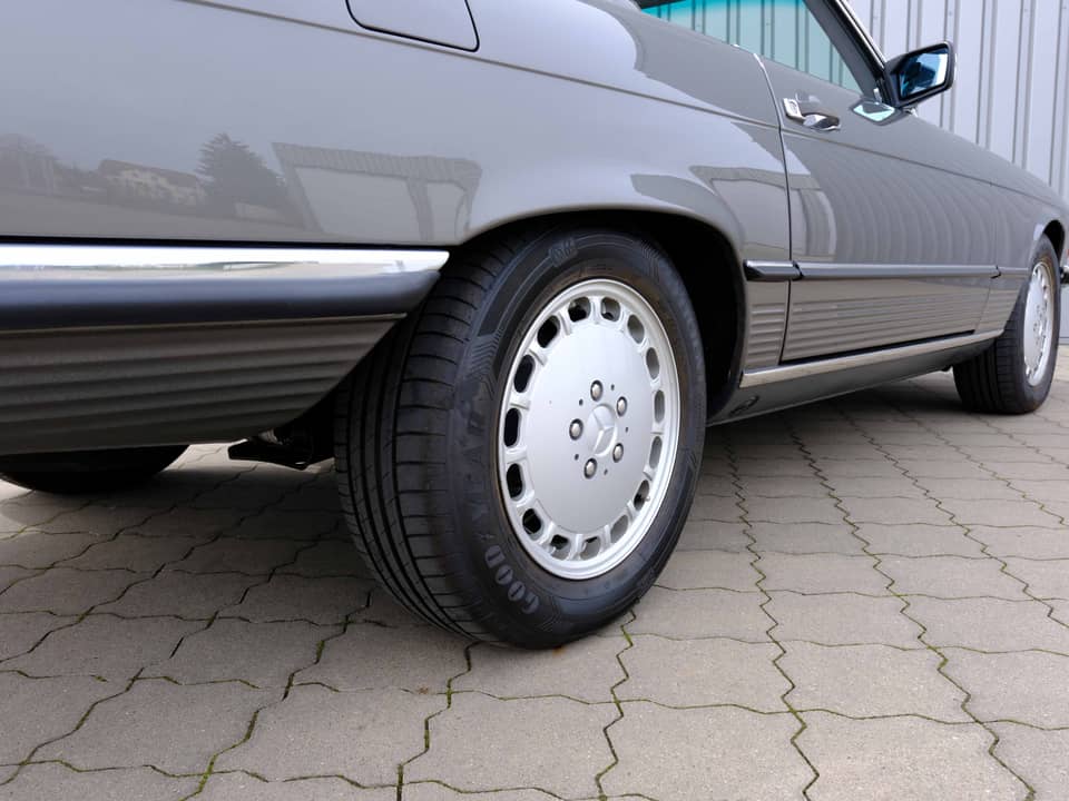 Image 88/96 of Mercedes-Benz 560 SL (1987)