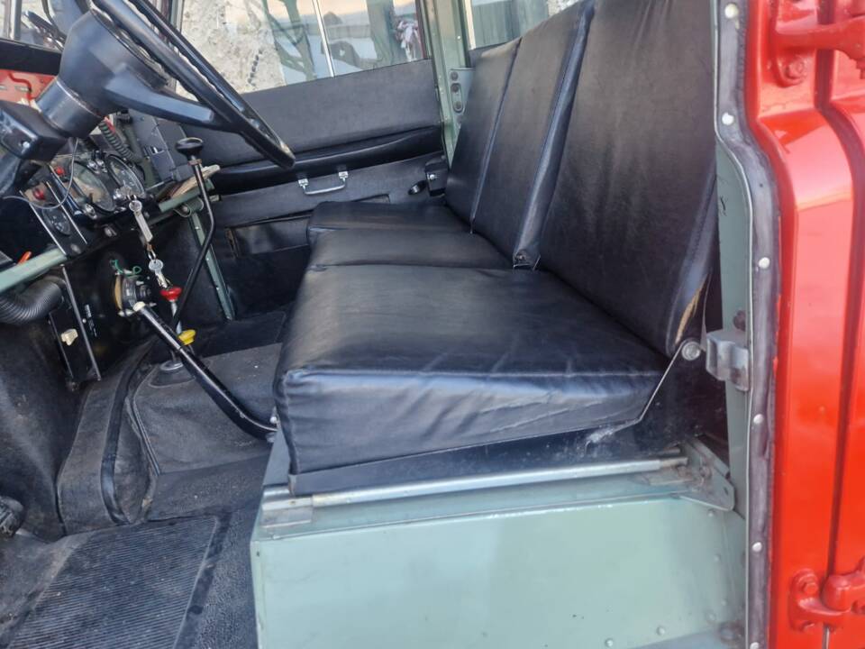Image 48/54 of Land Rover 109 (1970)