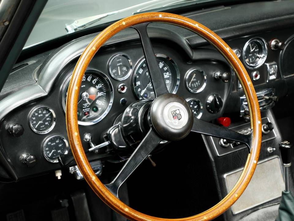 Imagen 18/24 de Aston Martin DB 6 Vantage Volante (1967)