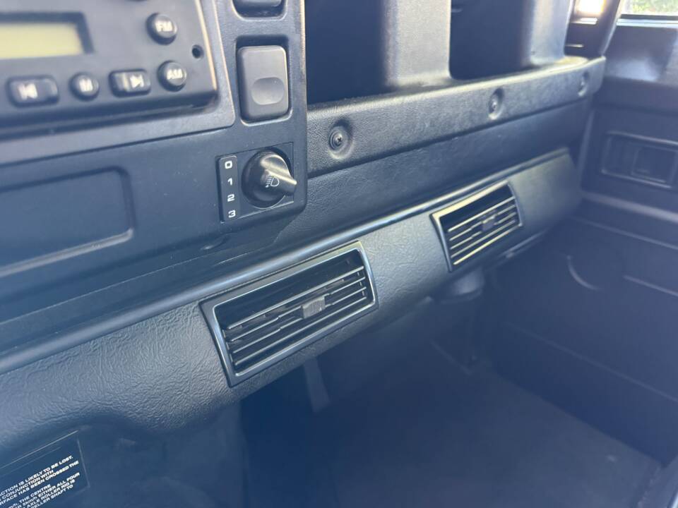 Bild 34/55 von Land Rover Defender 90 Heritage (2006)