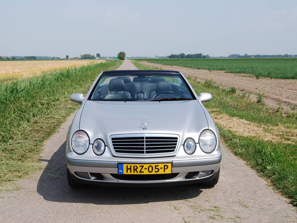 Image 3/46 of Mercedes-Benz CLK 200 (1999)