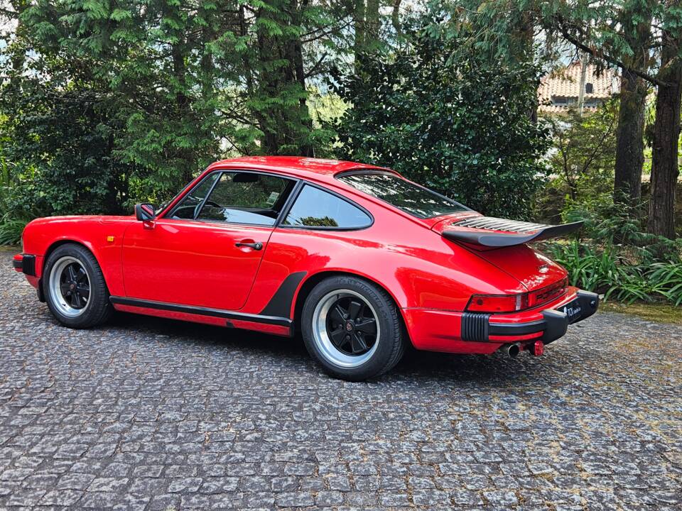 Immagine 1/37 di Porsche 911 Carrera 3.2 (1985)