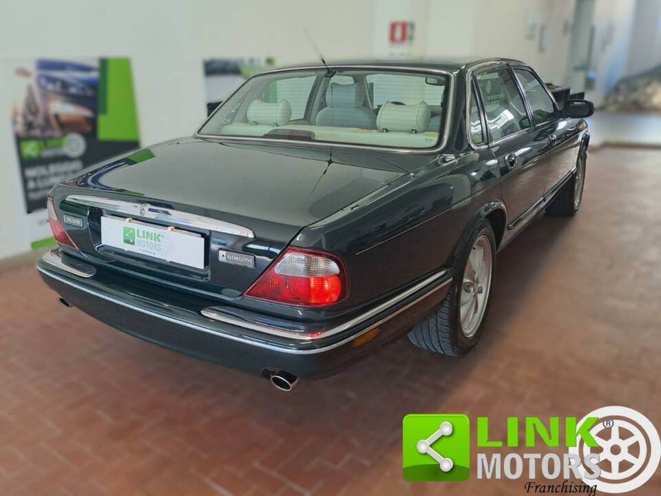 Bild 10/10 von Jaguar XJ 8 Executive (1998)