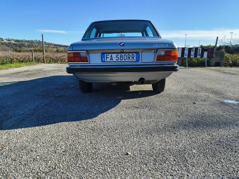 Image 6/8 de BMW 520 (1974)