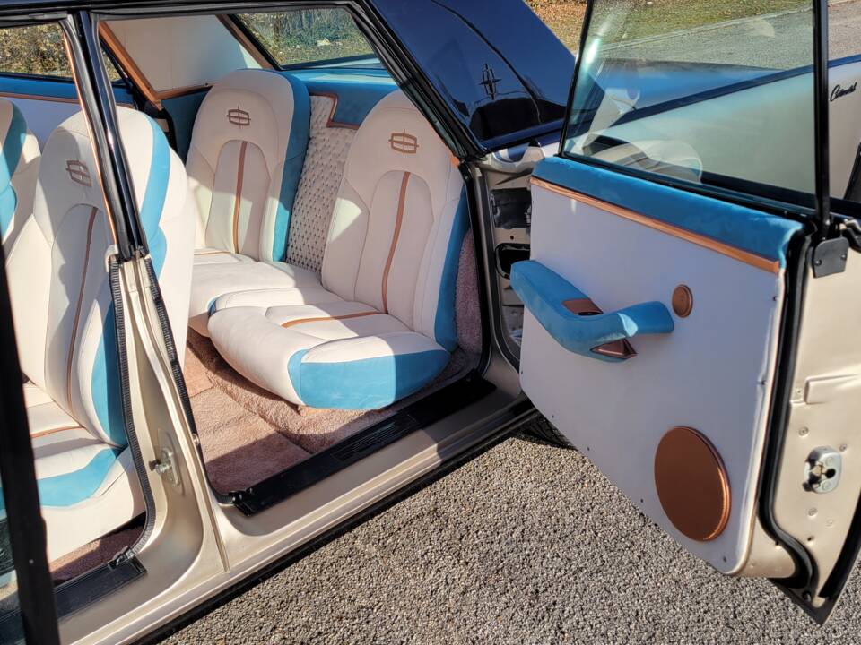 Image 14/18 of Lincoln Continental Sedan (1965)