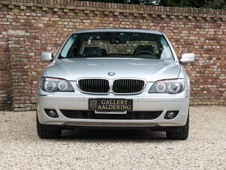 Immagine 14/50 di BMW 750i (2007)
