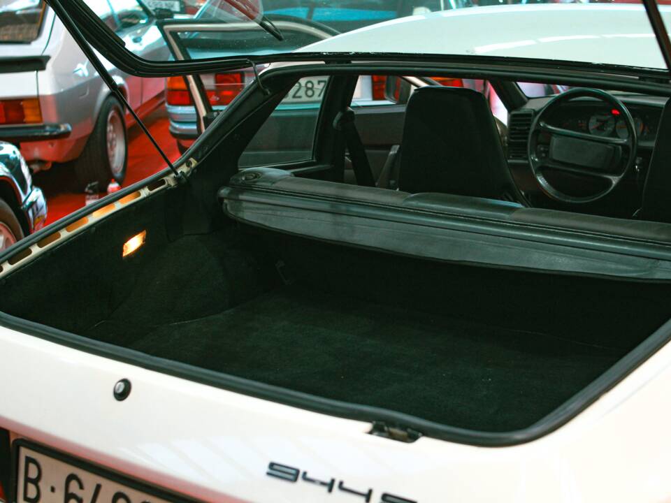 Image 42/45 of Porsche 944 S2 (1989)