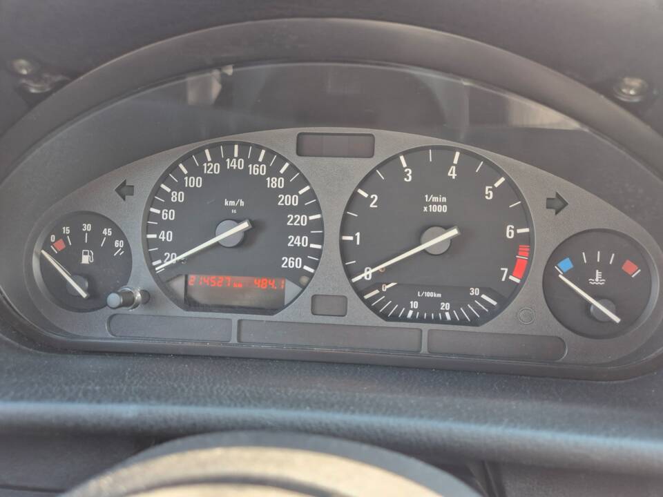 Image 28/49 of BMW 318is "Class II" (1994)