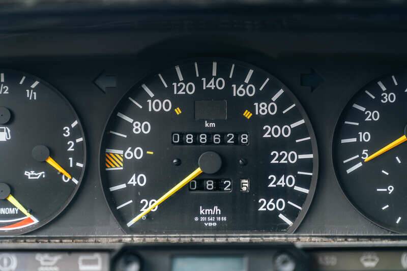 Image 10/10 de Mercedes-Benz 190 E 2.5-16 (1989)